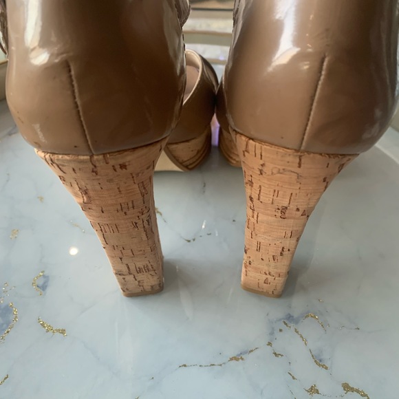 MIchael Kors beige platform sandals - Picture 2 of 4